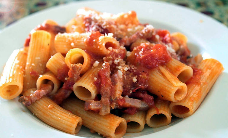 Il divo Giulio e il cibo italiano amatriciana