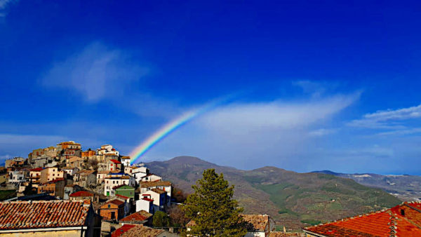 Kuhamo Na Našo Mundimitar montemitro panorama con arcobaleno